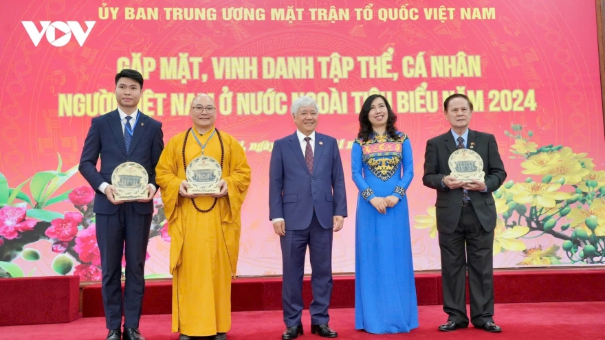 VFF honours overseas Vietnamese returning home for Homeland Spring 2025